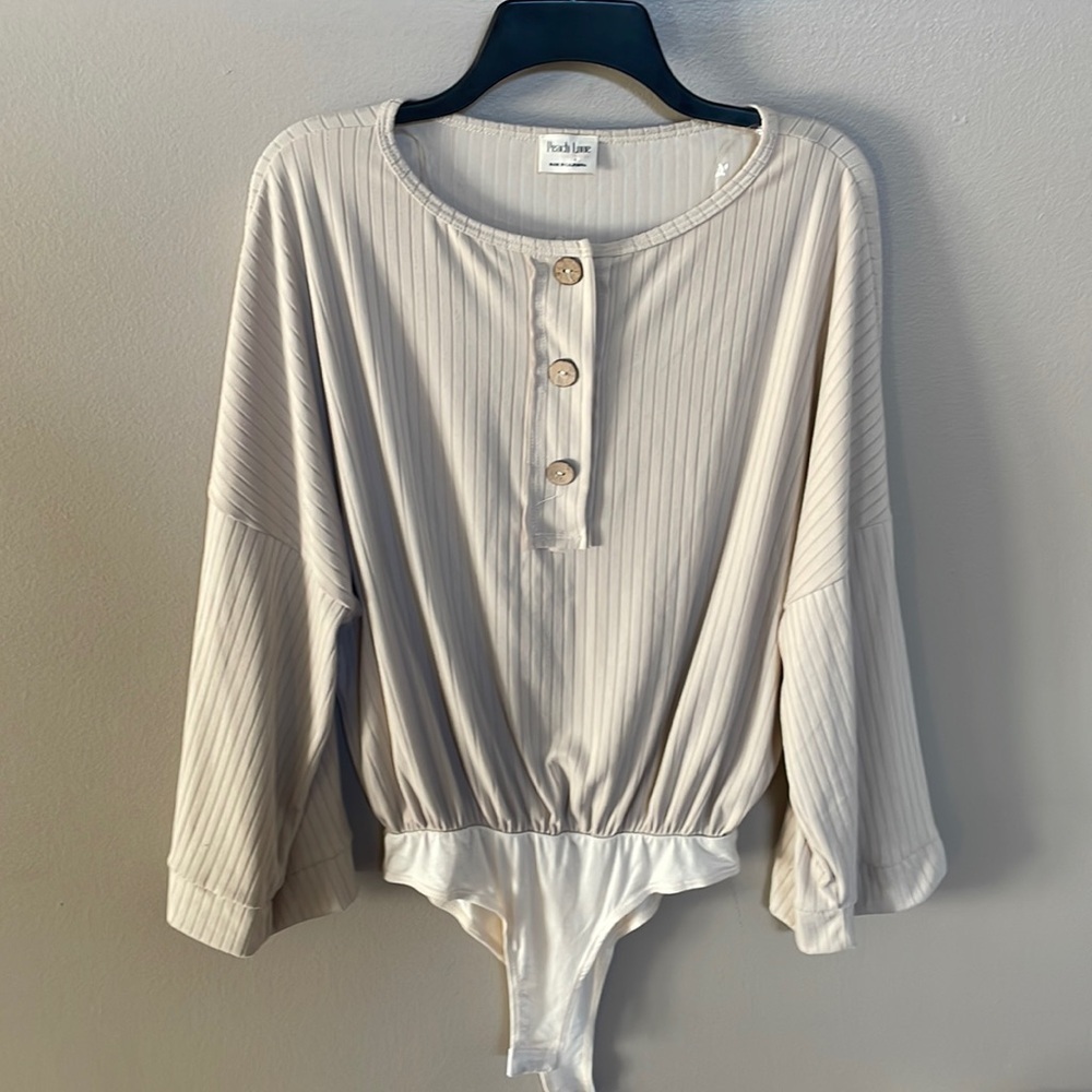 Peach Love California relaxed fit bodysuit blouse top 3 button / drop sleeves S